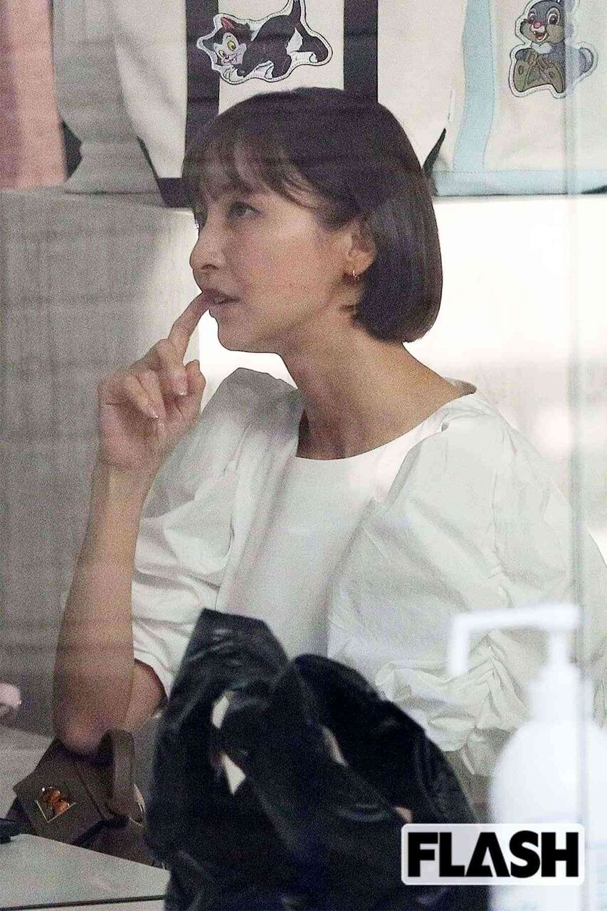 篠田麻里子「銀行口座」流出疑惑で “お布施” を振り込む人続出！不倫騒動のカオス化に拍車かけるファンの異常行動