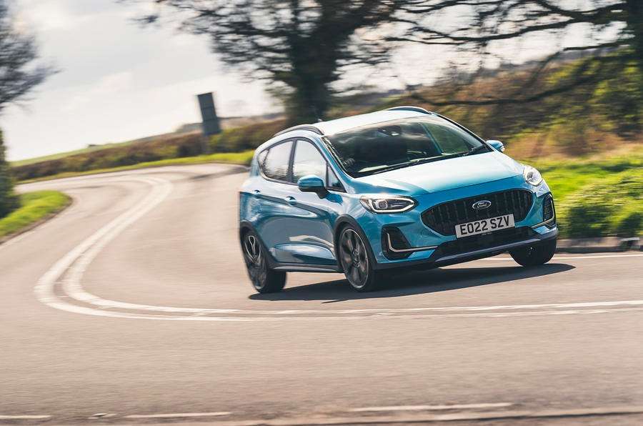 小型車は「下」に見られる？　クルマの偏見、記者の反省　高級車は「得」か