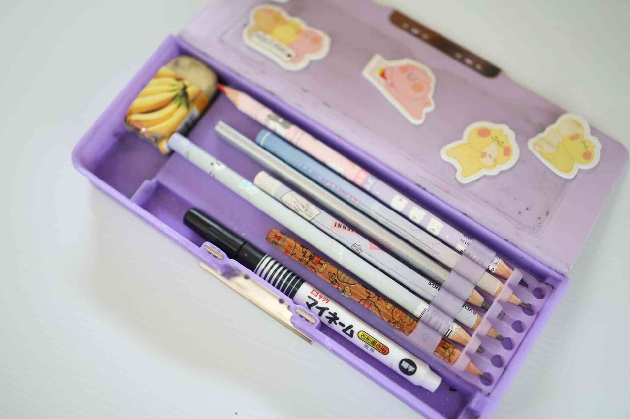 高学年女子は箱型筆箱が恥ずかしいらしい。中身は何が入ってる？流行りの筆箱って？小学生のリアル筆箱レポ