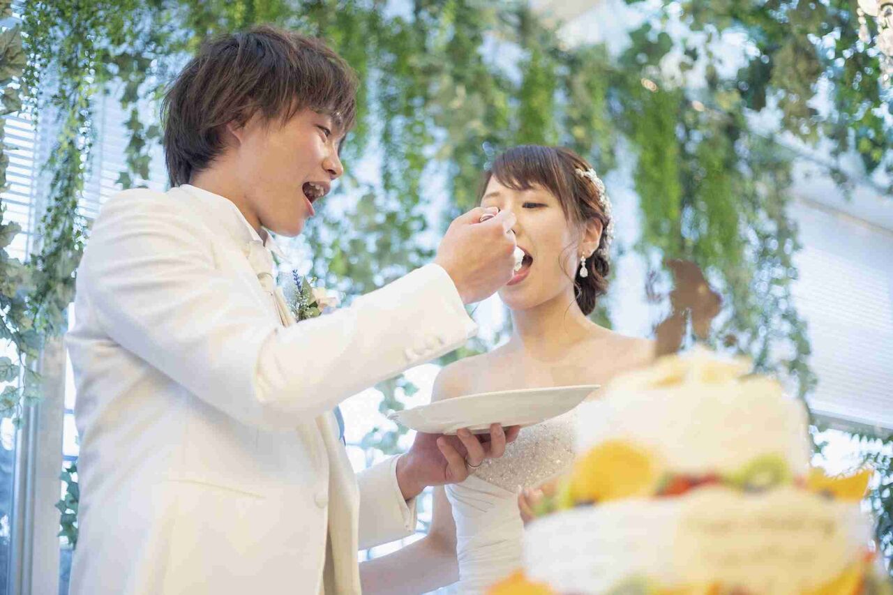 「ファーストバイト」や「バージンロード」、違和感を持つ若者が増える中、業界側から変化の風「時代に合わせた結婚式を」