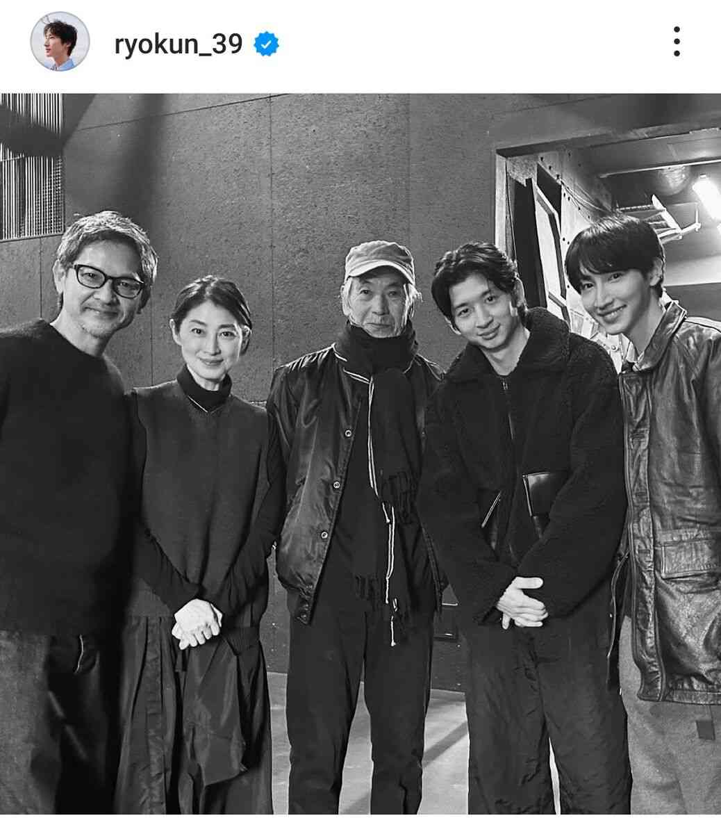 緒形直人＆仙道敦子夫妻　イケメン息子と家族ショット！結婚31年「そっくり」「ステキな写真」