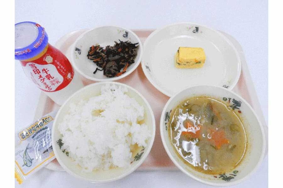 大阪・豊中市の学校給食が「少なすぎる」と物議　問題提起の市議選候補と学校給食課に見解を聞いた