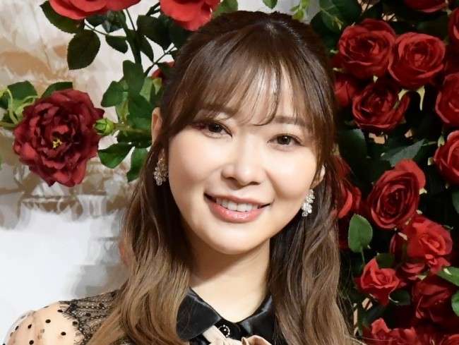 「美脚すぎてやばっ」指原莉乃、スタイル抜群“太もも”あらわな水着ショット披露！ 「アシナガ！」「全身の9割脚やん」