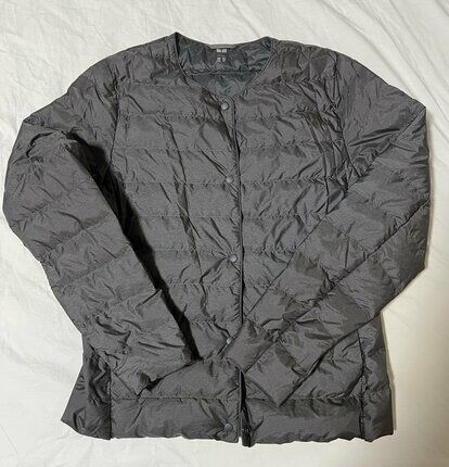 ユニクロの「ウルトラライトダウンジャケット」の買い替え時はいつ？　公式の回答によると「品質担保期間は…X年」