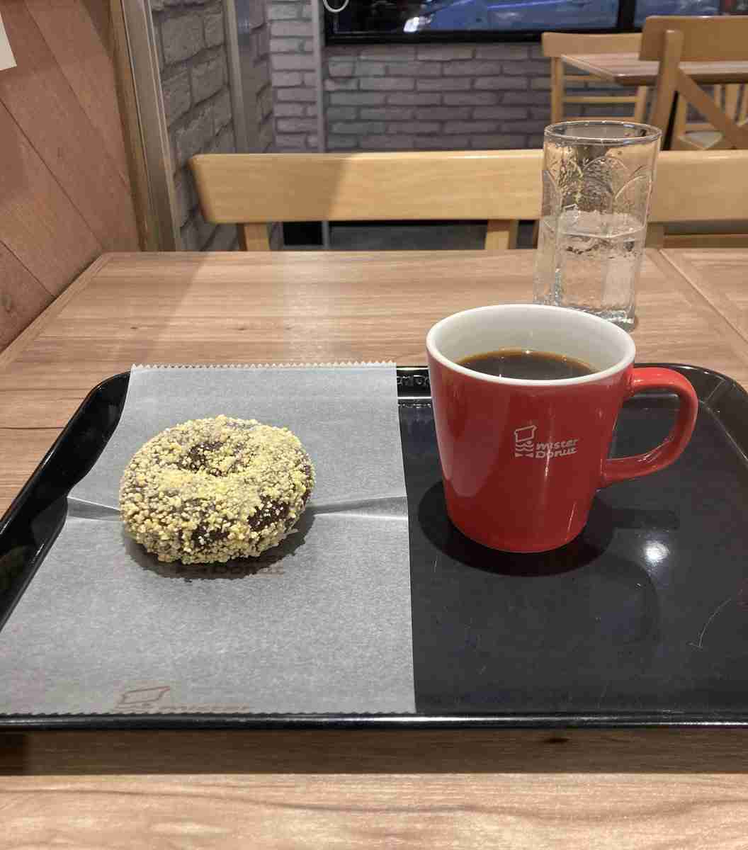 「ミスドでドーナツがお皿に載っていなかった」SNSで投稿　ミスタードーナツ「ショップによって異なる」