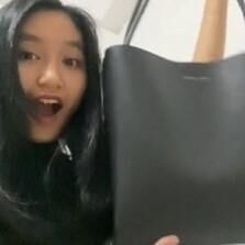 「人生初の高級バッグ」と約8000円の商品を紹介したら批判集中…少女の反論に感動の声