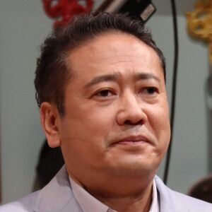 鎧塚俊彦シェフが謝罪「食べ方下品だぞ！」と指摘され「恥ずかしい限りであります」「公共電波で…」