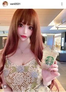 “整形で3億円”話題の女性タレント、ミニスカ私服姿に反響「スタイル良い」「可愛すぎます」