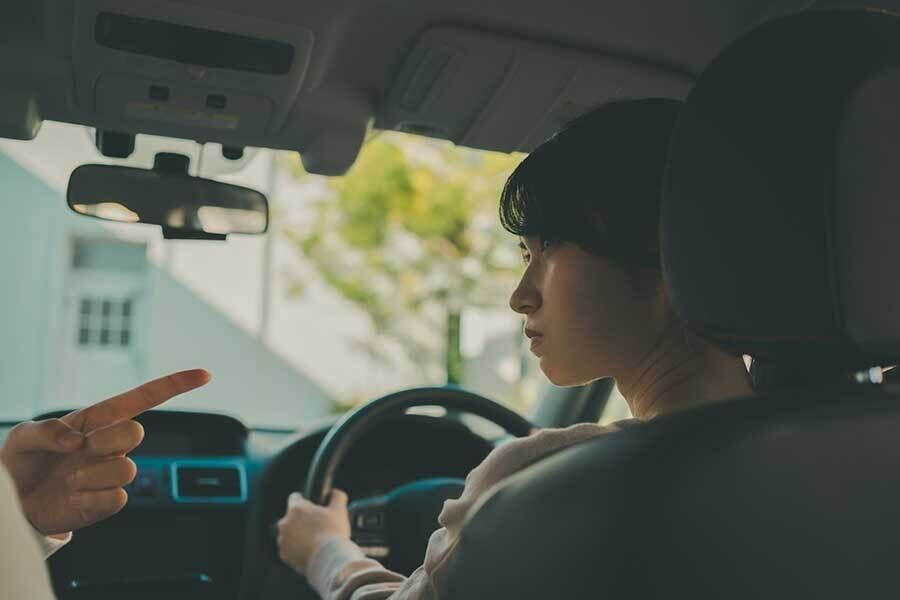 夫の実家へ帰省した帰り道、足りなかった寿司は私が「遠慮すべきだった」と言われました。離婚しかないのでしょうか。