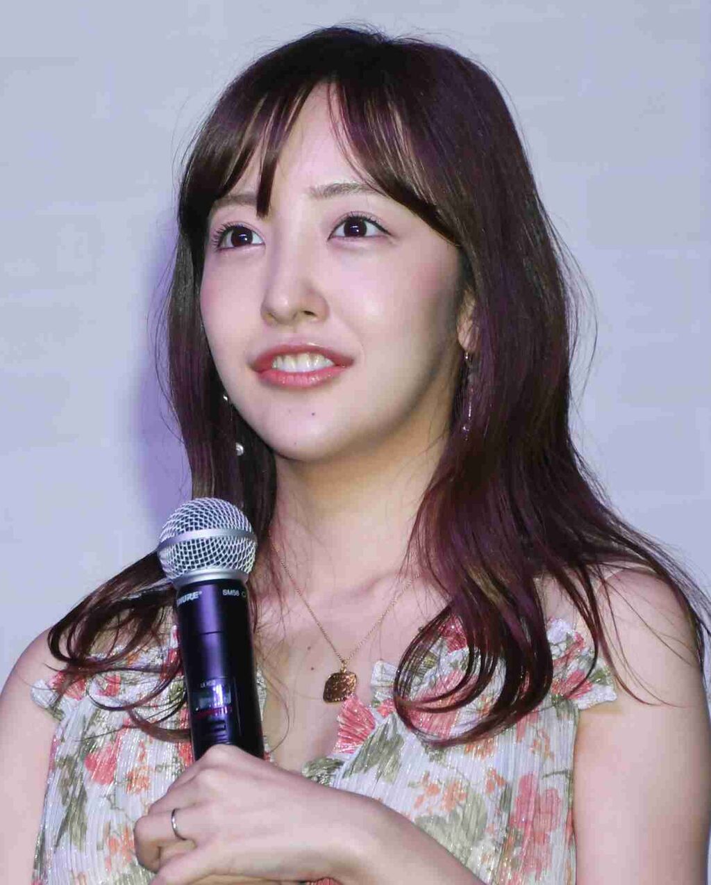 板野友美、夫ヤクルト高橋奎二投手のキャンプ地訪問　家族ショット公開し反響「憧れファミリー」　バレンタインにはティファニー