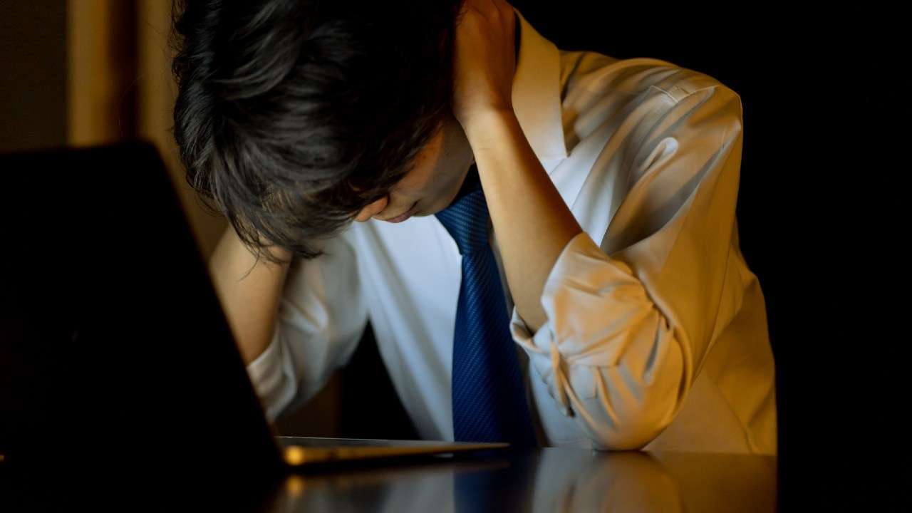 奨学金で大学卒業…「後悔しています。」手取り18万円、都内1人暮らしの悲惨