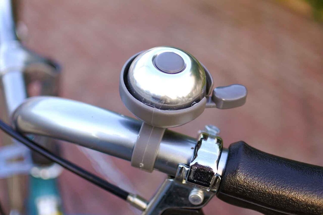 「どいてどいて！」で「チリリン」は違法！　2万円の罰金の可能性もある「自転車ベル」の使用