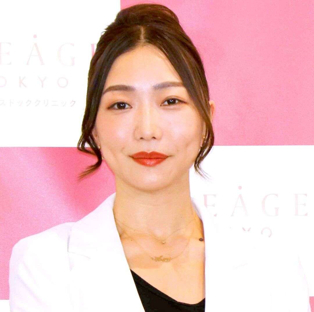 元外資系CA芸人、別人級に激変したモデル姿がスゴイ！「腹筋バキバキ」「めちゃくちゃカッコいい」