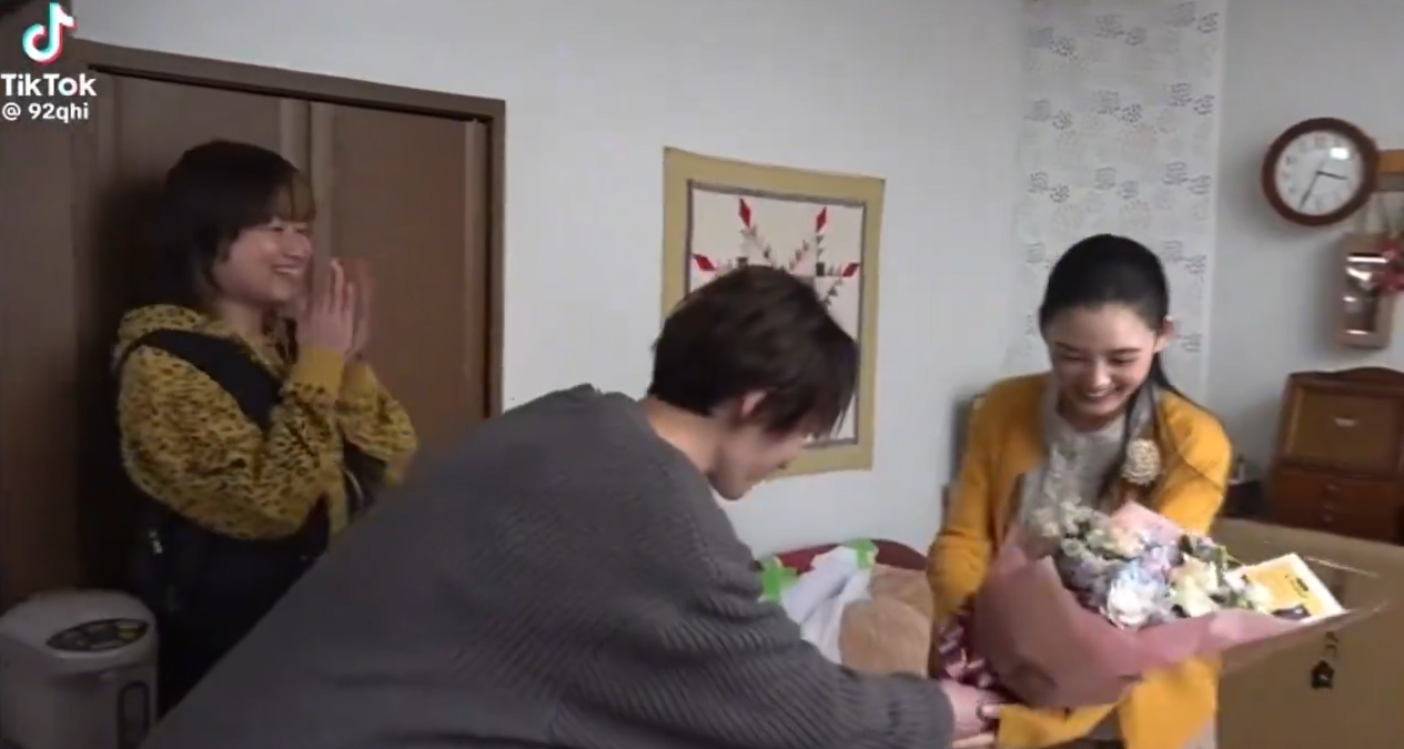 「性別に関わらず不快感」SnowMan渡辺翔太への“ボディタッチ動画”が拡散…演技派女優にファン激怒“そういうクセ”擁護の声も