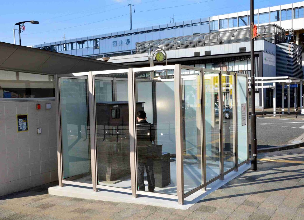 なんで今どき1500万円かけて喫煙所を増設？　福山駅前に3カ所　受動喫煙を減らすためでも晴れぬモヤモヤ