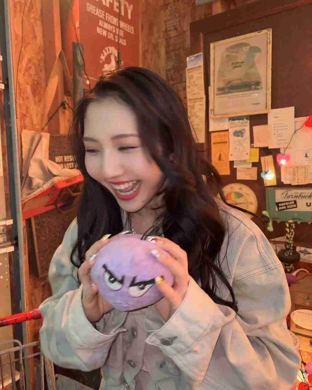 トラジャ松田元太の妹アイドル、「マイファミリー」SNS初披露　「実家かな？」豪華7段ひな人形にも驚き広がる