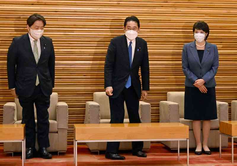 23年度当初予算案を閣議決定　過去最大114兆円、防衛費大幅増