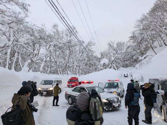 雪山で10人が遭難か「スノーモービルを乗りに行った人たちが帰ってこない」警察や消防が朝から捜索へ