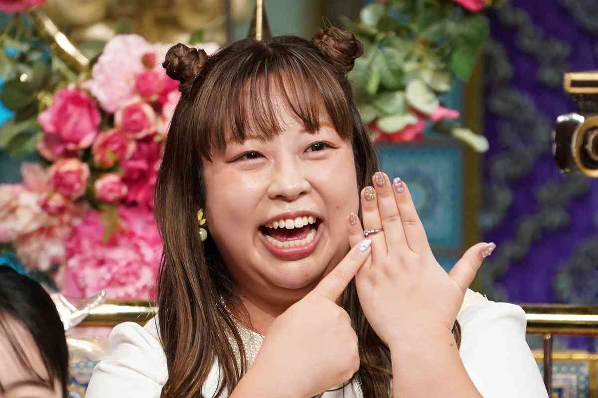 餅田コシヒカリ『さんま御殿』で結婚初告白「実は2年前なんです」 指輪を手に笑顔も「第2関節までしか入らなかった」