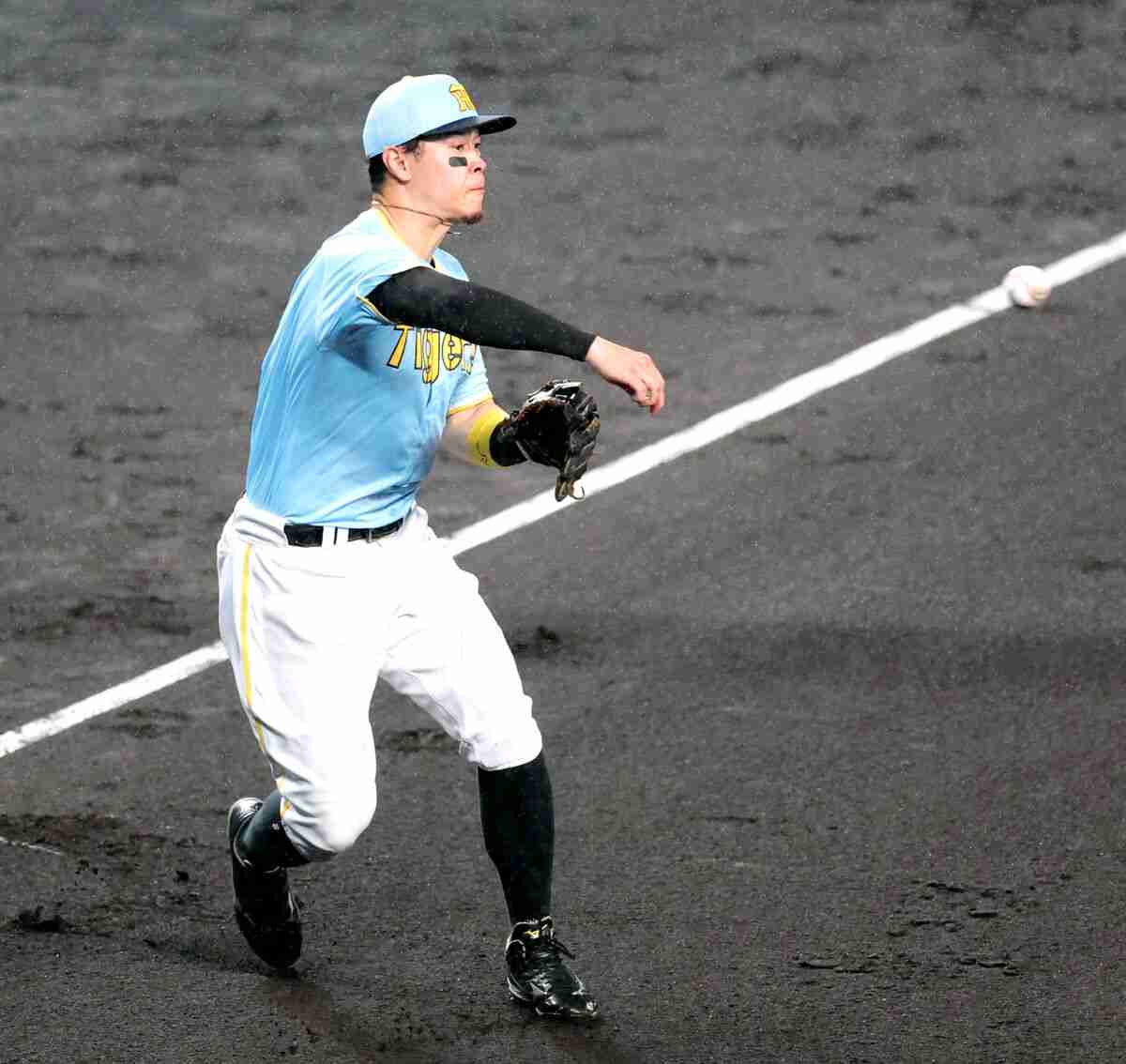 【阪神】佐藤輝明が両リーグ断トツ＆自己ワースト21個目の失策に「しっかり練習します」同点の7回に痛恨悪送球　巨人にコールド負け