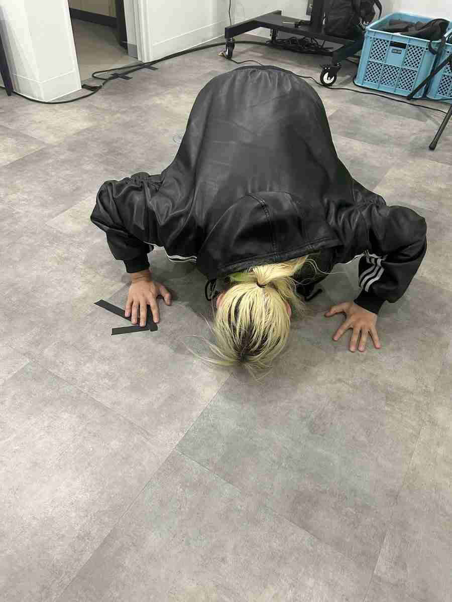 ZAZY、78歳の“若手芸人”おばあちゃん無視を釈明「愚かやった」「笑顔でやるべきだった」