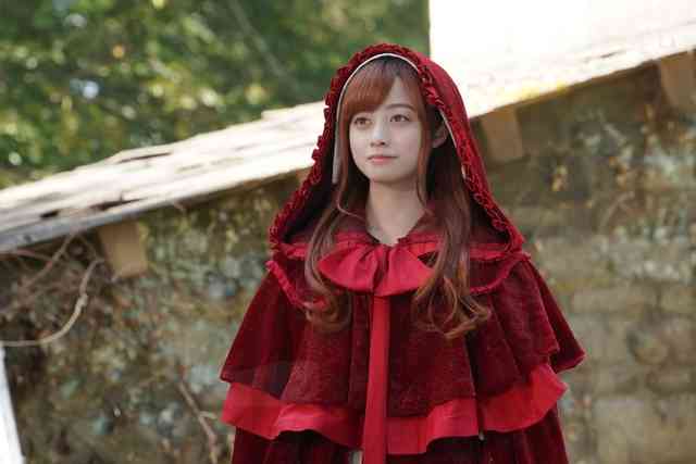 橋本環奈×新木優子×岩田剛典「赤ずきん、旅の途中で死体と出会う。」映像初公開　完成度が高すぎるビジュアルも