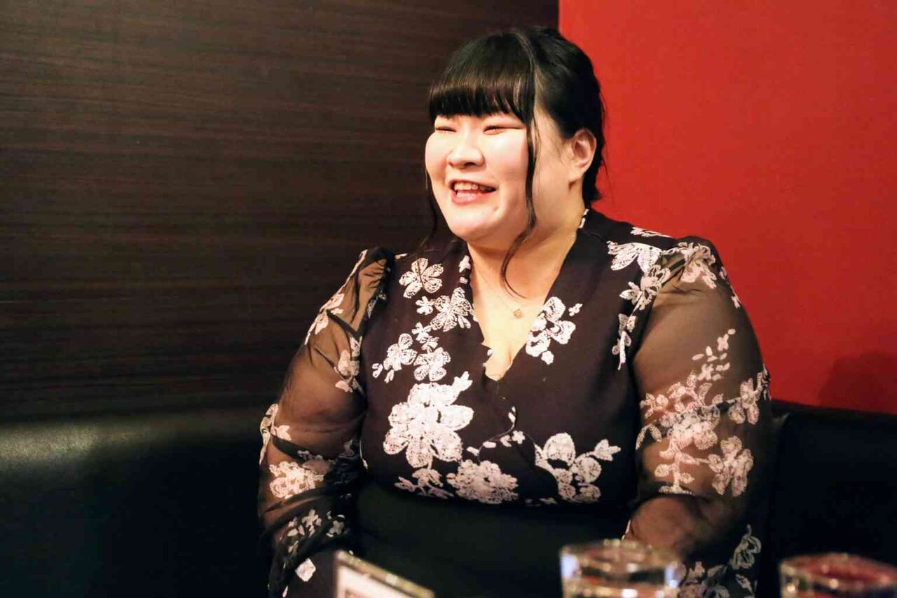「袋から小麦粉を直食い」123キロ女性の“バグった食欲”の原点。「人生初の満腹」についても激白