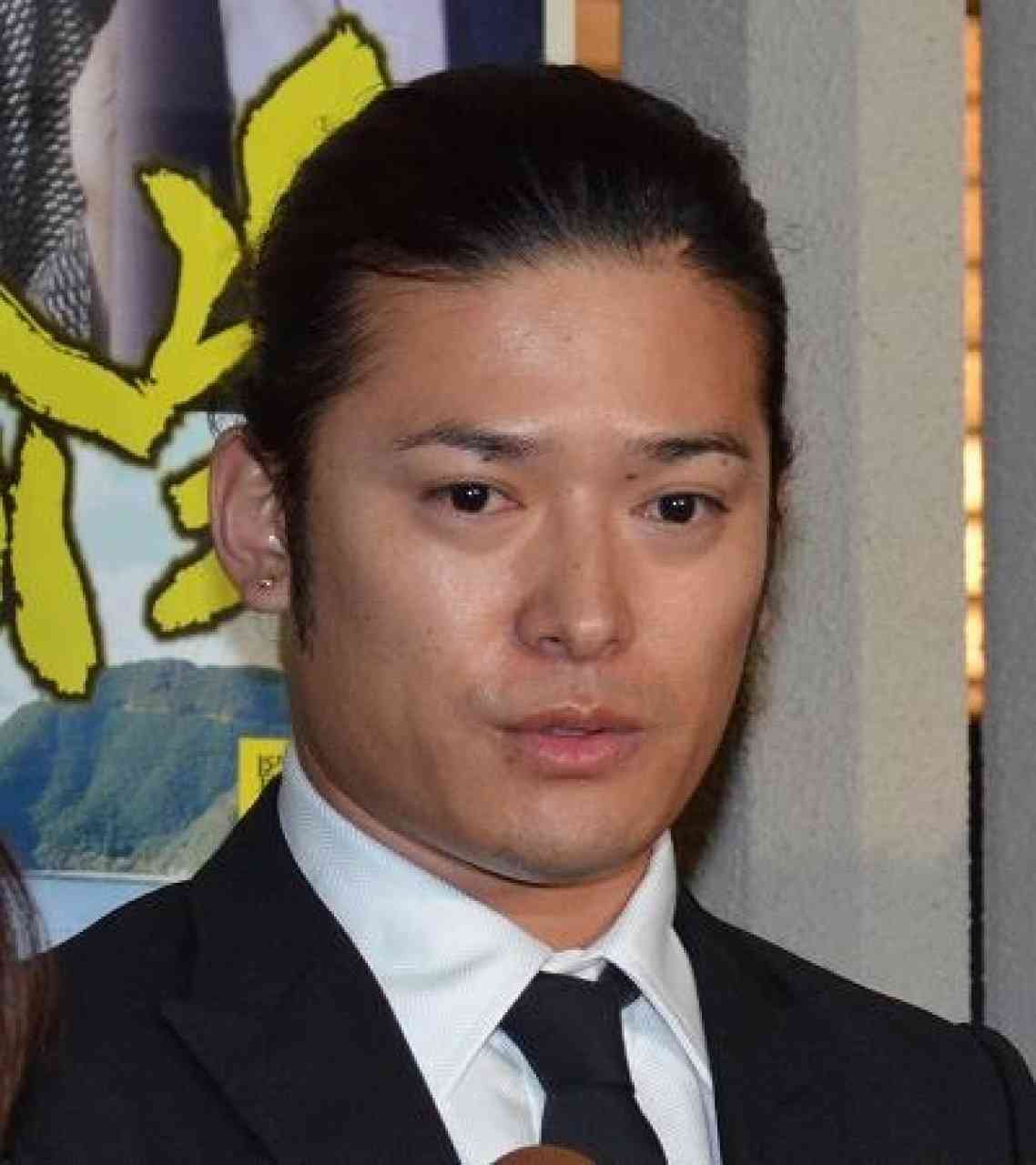 高岡蒼佑、“旧友”のトライストーン新社長・小栗旬を猛批判　「昔から狡賢すぎる」「愛がないんだよ君には」と主張
