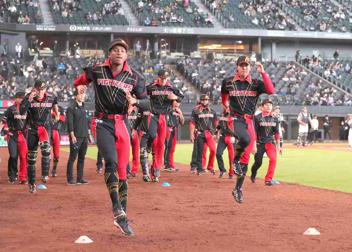 【日本ハム】新庄剛志監督プロデュースのド派手ユニがついに初お披露目「NEW AGE GAMES」