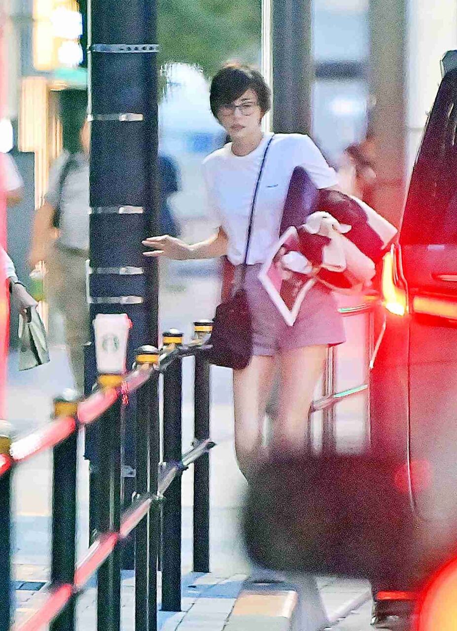 ショートパンツ姿で六本木に…米倉涼子 力強い足取りで女優業復活へ