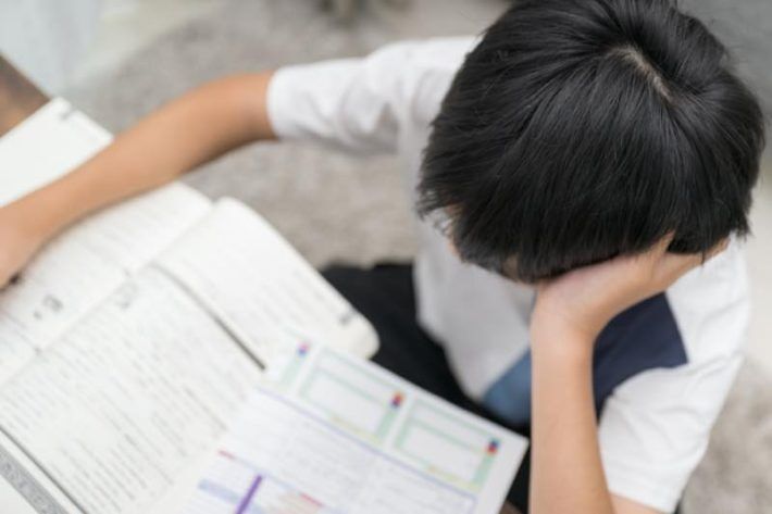 「牛乳は毒」過激な自然派夫婦の子どもが小学校になじめず不登校に。ワクチン接種させない一方、親たちだけは