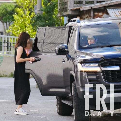 上原多香子、二人の子供を連れて…「不倫相手の年下実業家と歩む新生活」発見撮