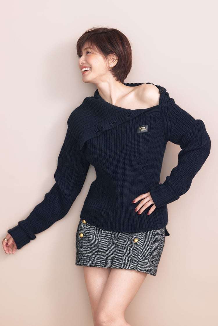 奇跡の47歳・内田有紀、8年ぶりショートヘア&肩出しカット披露「肌が元気だと自信を持って笑えるんです」