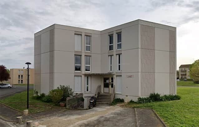 母親に捨てられた9歳少年、2年間1人で暮らしていたが学校の成績が良かったため気づかれず