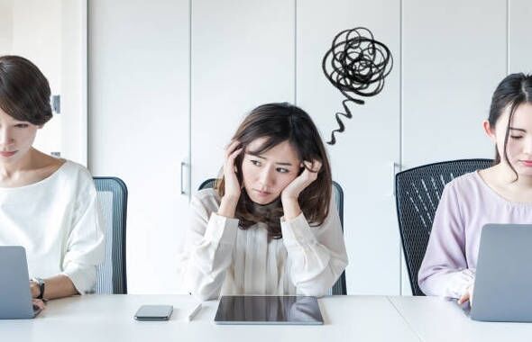 女性社員が茶くみや菓子配り　「ジェンダー格差」の背景にひそむ日本社会の「同調圧力」とは？