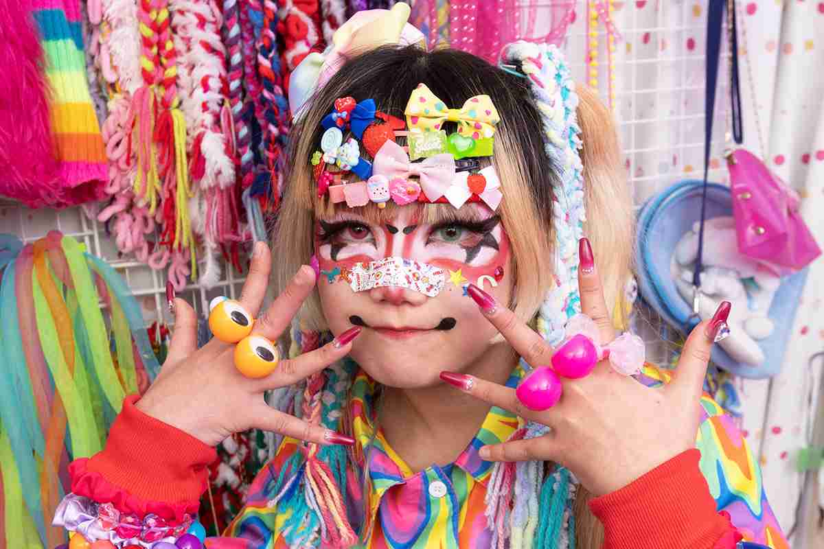 《ド派手ファッションで小学校に通う12歳女児》メッシュにネイルとピアスでメイク2時間「先生から呼び出し」に父親が直談判した理由、『家、ついて行ってイイですか？』出演で騒然