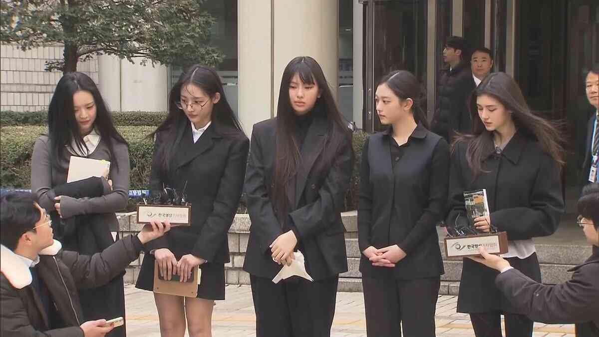 韓国「NewJeans」メンバー全員が事務所復帰へ　1年の対立経て