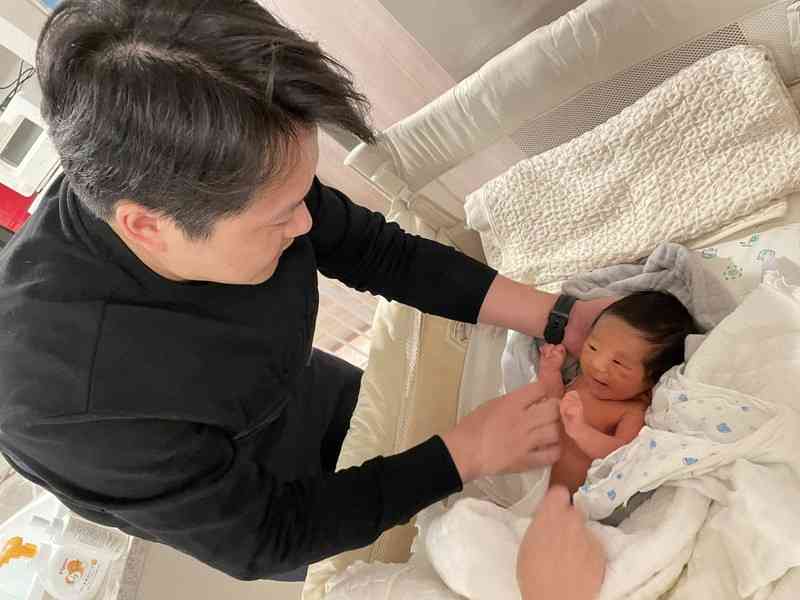 「子持ち様」批判を和らげる効果は?　同僚に「育休職場応援手当」