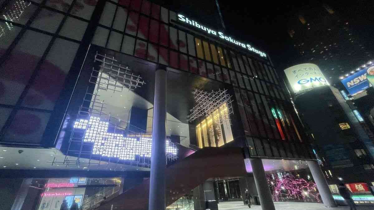 「ひ、人がいない…！」「テナント主は涙目では？」との声も…。閑散の「渋谷サクラステージ」スタバが“穴場化”した納得の理由
