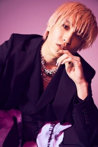 EXIT兼近大樹、初写真集発売決定 色気感じる肉体美&ライブでの真剣な表情などかっこよさ追求