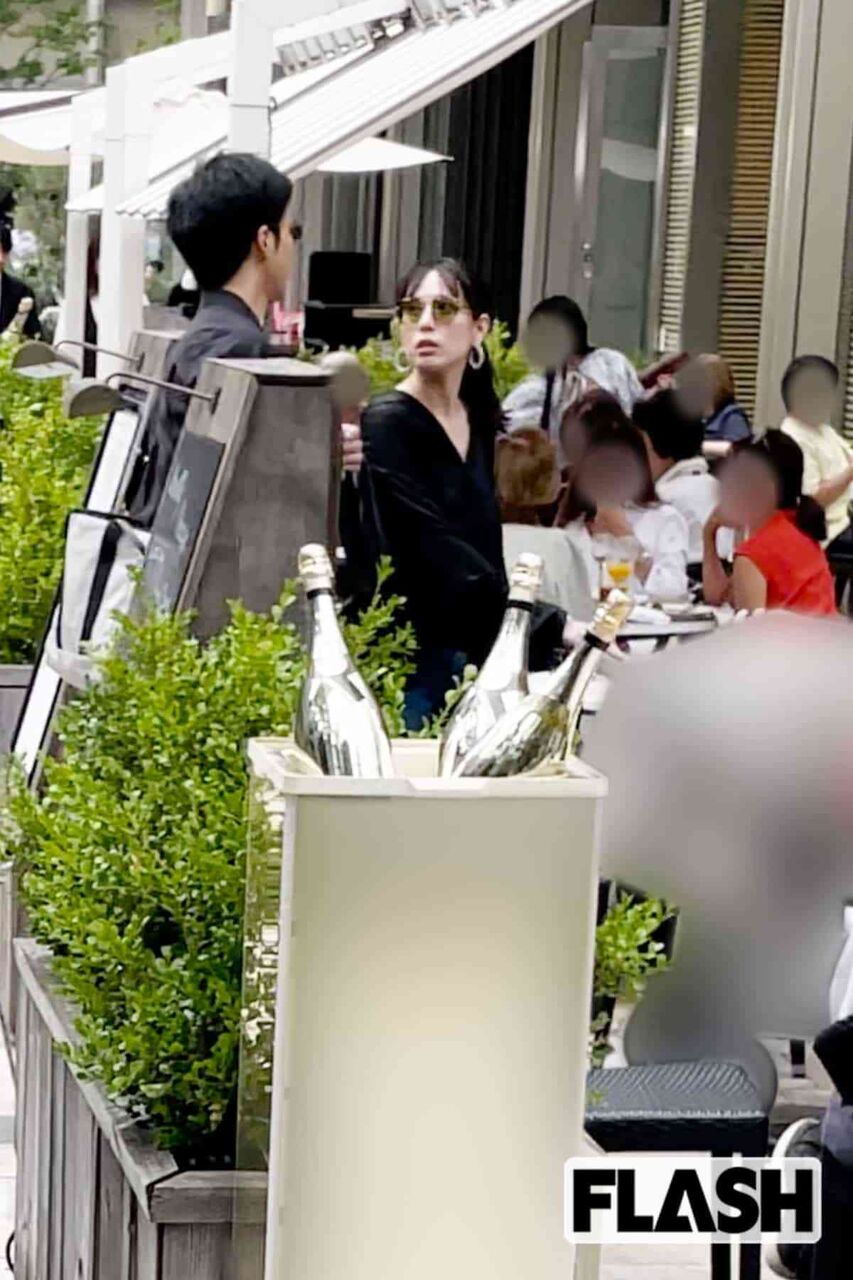 戸田恵梨香＆松坂桃李が生後1カ月の第1子を「六本木デビュー」乗せるのは「超高級ベビーカー」