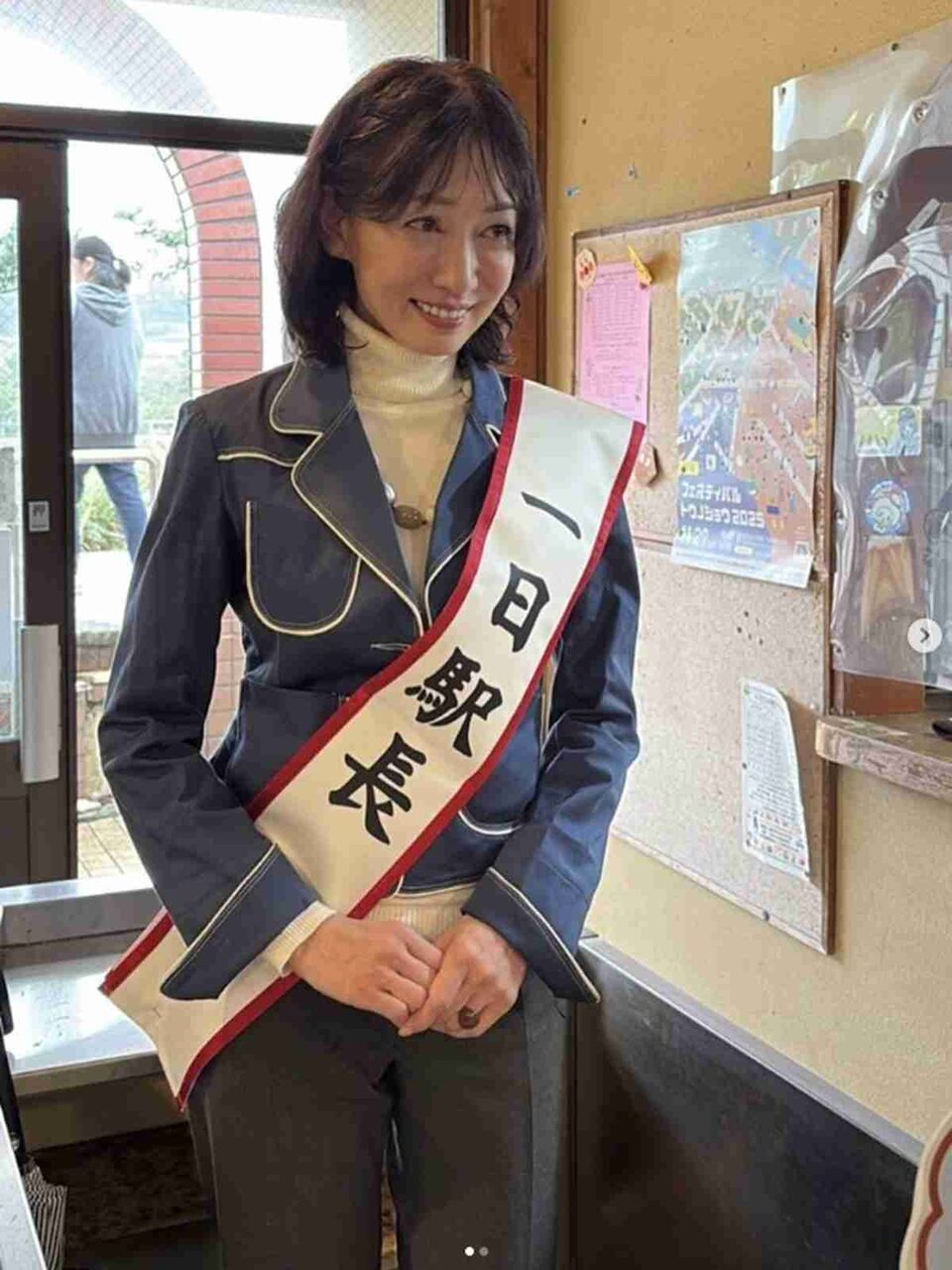 細川ふみえ ジャケパンスタイルで公の場に久々登場「相変わらずお綺麗で」変わらぬ美貌にファンうっとり