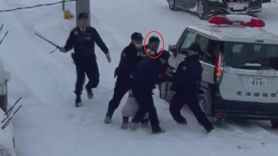 札幌市のコンビニ店員3人死傷事件、店舗の物ではない“複数の刃物”も押収判明…3人はレジカウンター内、店舗中央、バックヤードで次々に襲われたとみて捜査