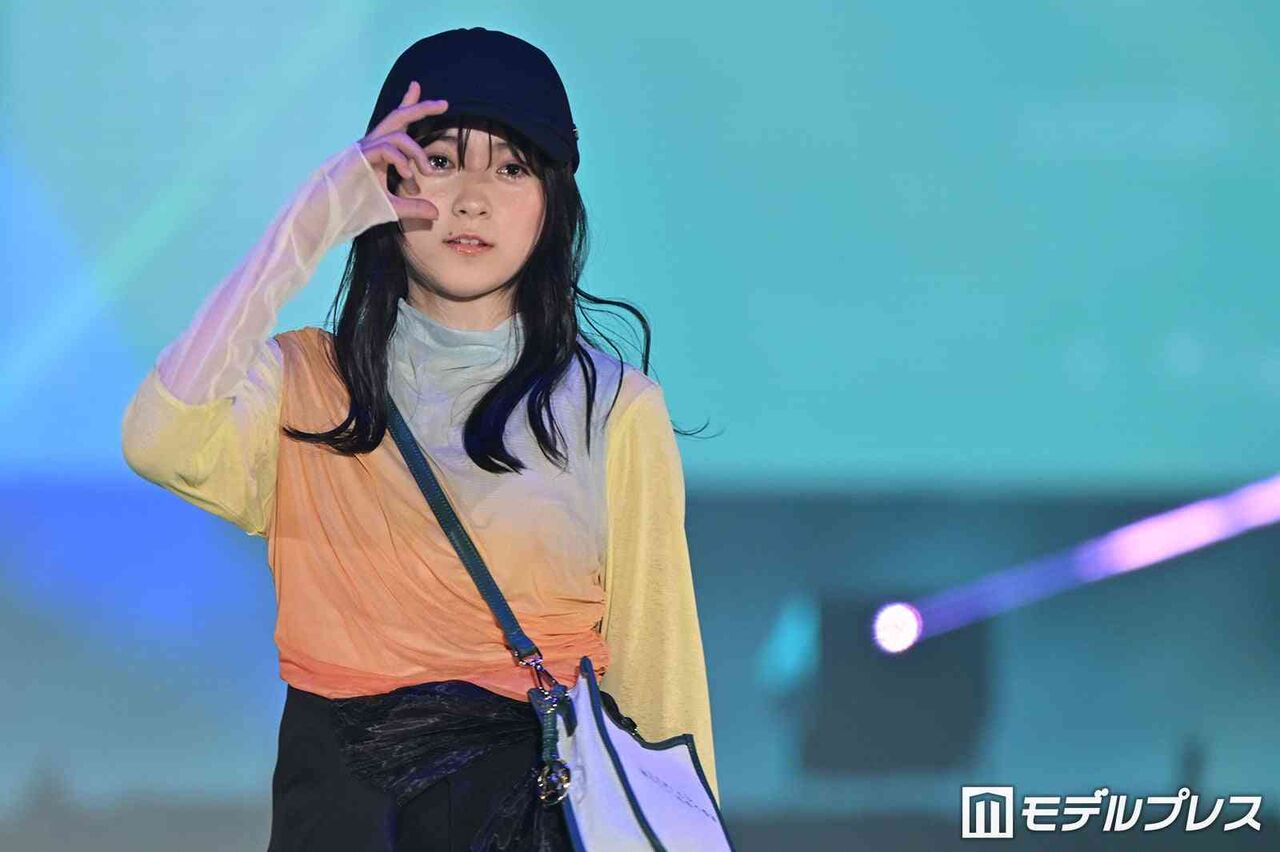 市川團⼗郎の長女・堀越麗禾、アシメスカート着こなしランウェイ「カッコいい」「スタイル抜群」【ガルアワ2026SS】