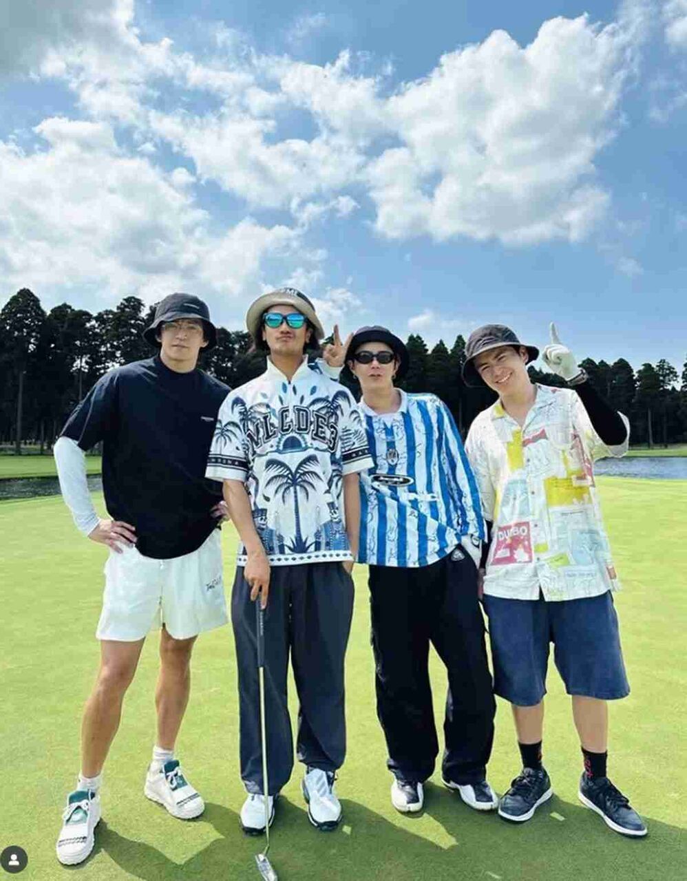 赤西仁・小栗旬・藤森慎吾 カリスマ美容師のインスタに異例の集合写真登場 豪華すぎるゴルフメンバーが放つ圧倒的オーラとは