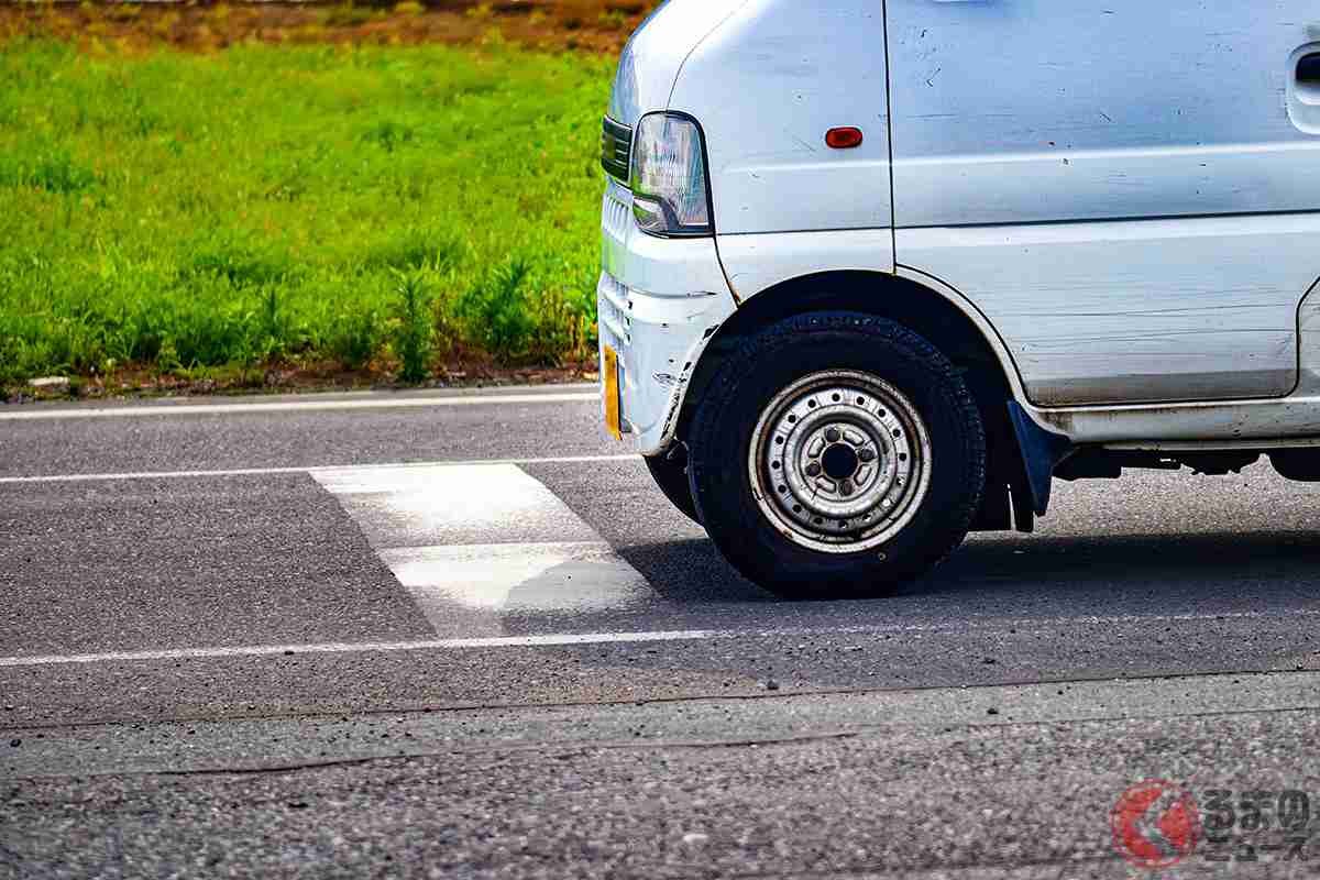 なぜ停止線の手前で「止まる人」存在？ あえてスペースを空ける理由に賛否　実は良い行為だった？