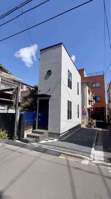 「東京えぐい」　新築一戸建てなのに“1人暮らし”向け!?　都内にある“家賃約10万円”の激狭物件に衝撃走る