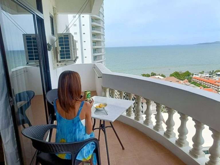 タイに移住した50歳女性が明かす、悠々自適な生活「人生を仕事だけに縛られたくない」家の広さは日本の倍に