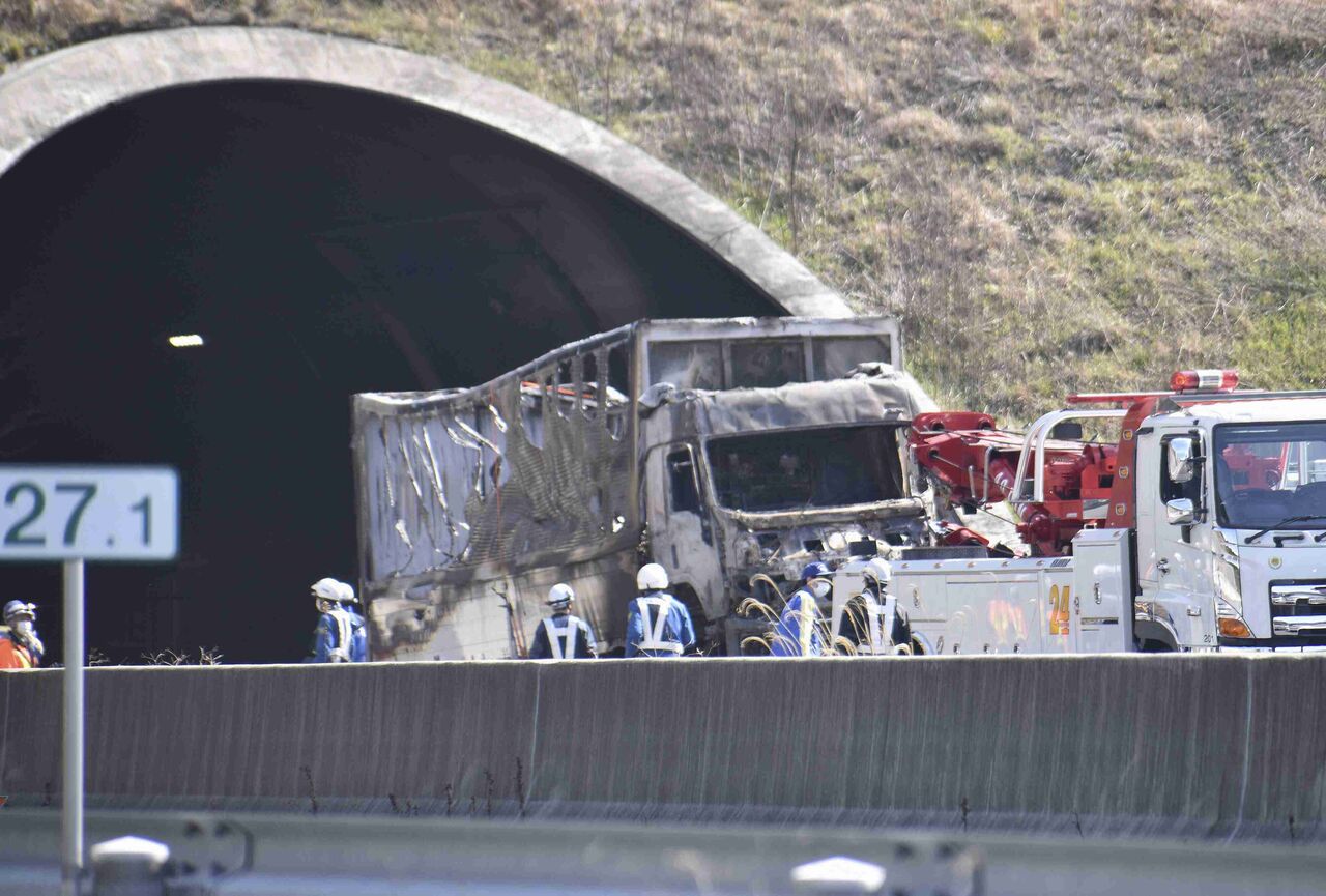 「申し訳ないでは済まされない」新名神6人死亡事故、トラック運転手の勤務先を家宅捜索