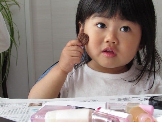 子どものメイクは何歳からOK？ “キッズコスメ“でも要注意、専門医が解説する年齢別ガイド